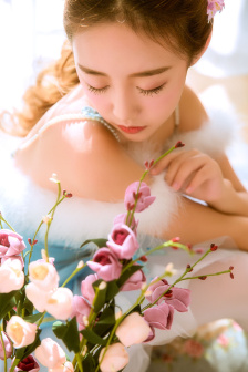 花吃了那女孩